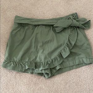 Vineyard Vines Trapunto Stitch Ruffle Skort